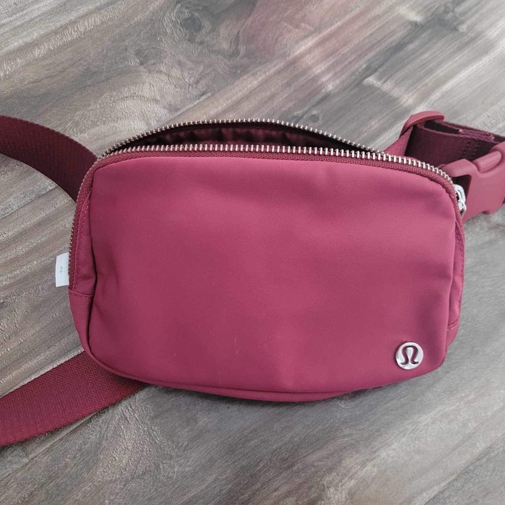 Lululemon Everywhere Belt Bag